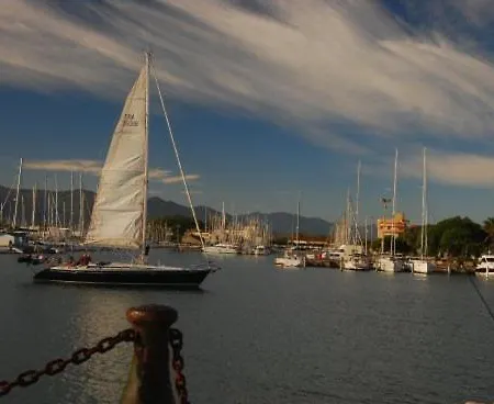 Muriel Le Mar Estang *