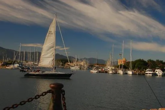 Muriel Le Mar Estang *