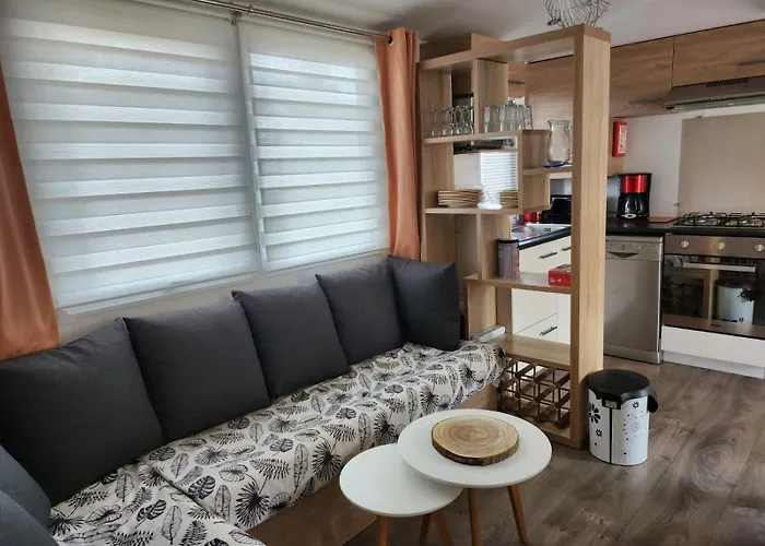 Muriel Le Mar Estang 营地 *