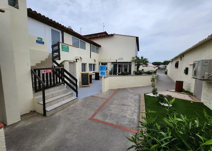 Muriel Le Mar Estang 营地 卡内